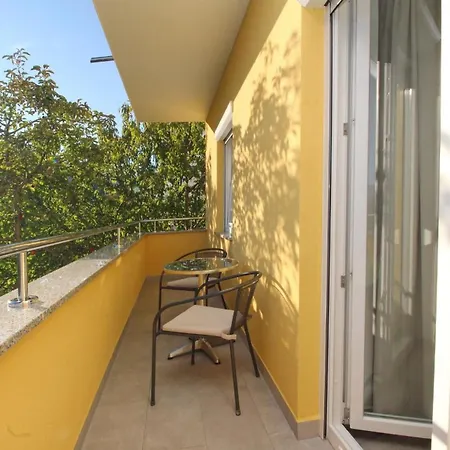 Apartment In Mit Eigenem Balkon Baska (Krk)